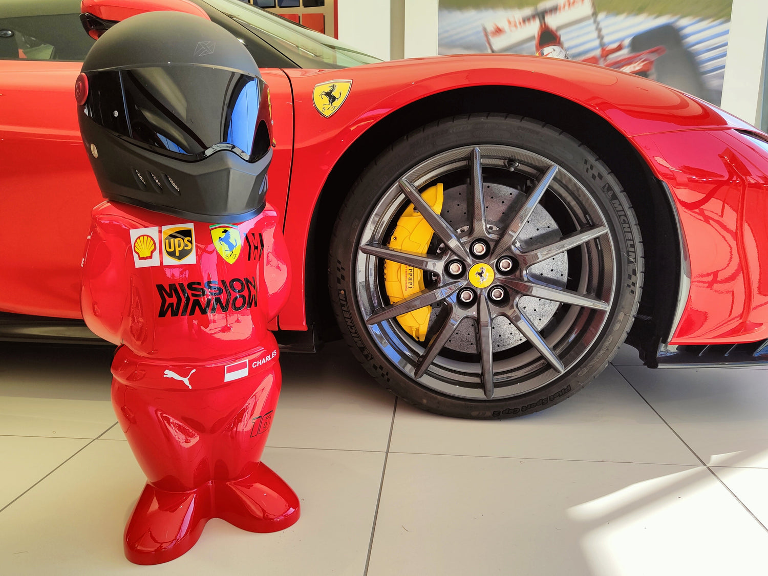 Support de casque de voiture de type Pilotes Automobiles